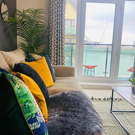 Luxury 2 Bedroom Waterfront Apartment With Balcony 纽波特 外观 照片